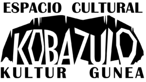 Logo de Kobazulo con el nombre sobre la entrada de una cueva y flanqueado por las frases Espacio cultrual y Kultur gunea